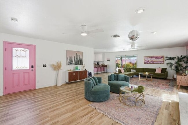 Building Photo - Scottsdale Oasis Ready for July move-in!