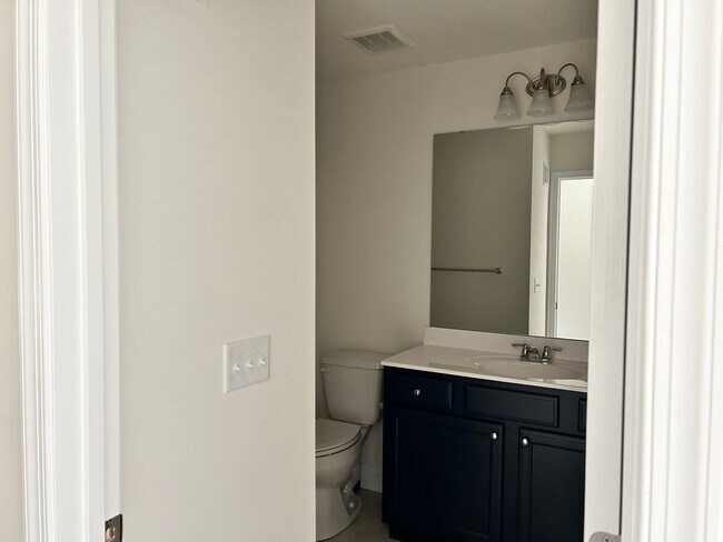 Building Photo - Large Townhome in Governors - East of Rout...