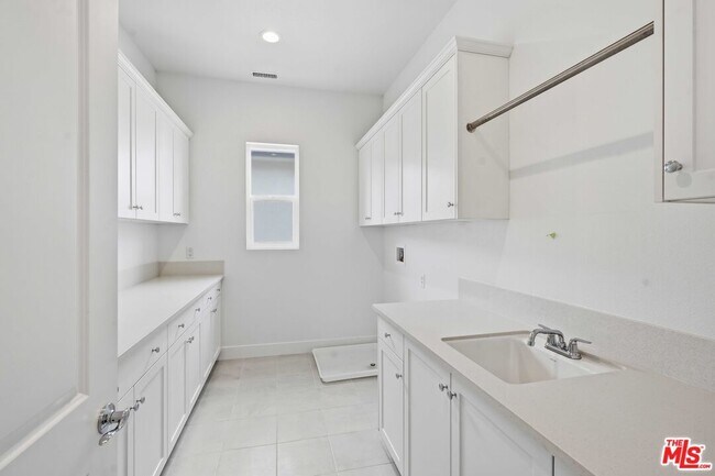 Building Photo - 20568 Edgewood Ct