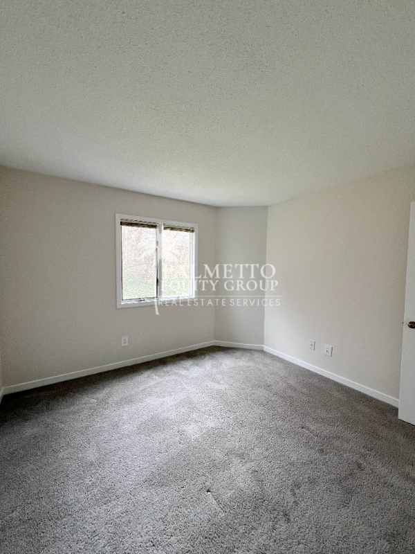 Building Photo - 210 N Lindell Rd