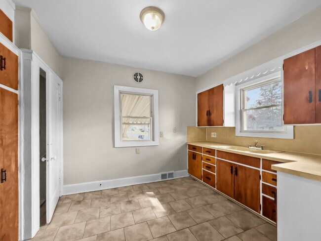 Building Photo - 3928 Upton Ave