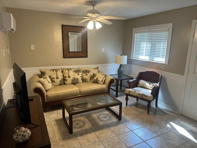 Building Photo - FT Myers Beach Amazing pool home