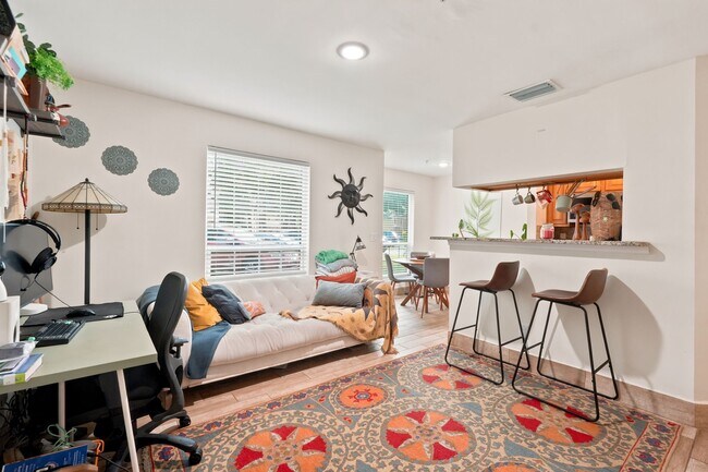 Building Photo - 8642 Mallard Reserve Dr