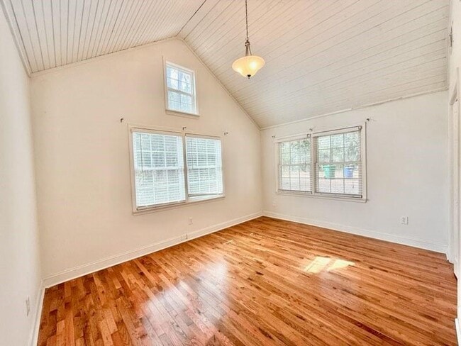 Building Photo - 2076 Azalea Cir