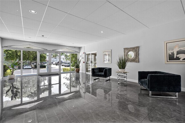 Building Photo - 9700 E Bay Harbor Dr