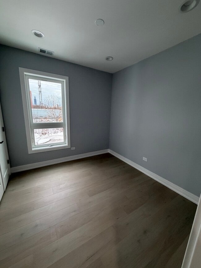 Building Photo - 2622 W Adams St