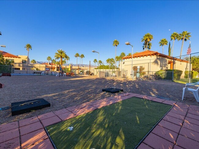 Building Photo - 3 Bedroom, 2.5 Bath