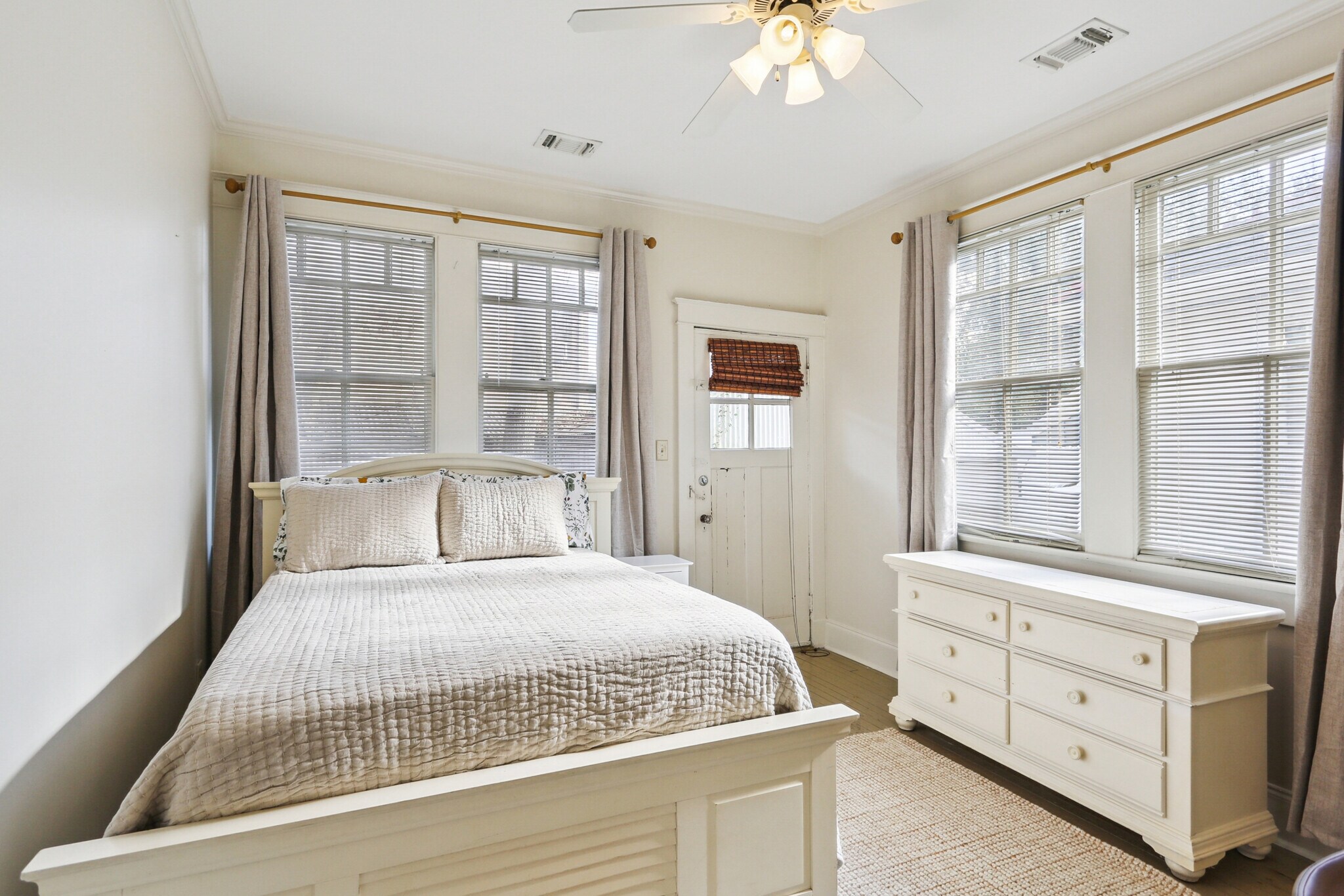 Building Photo - 2433 Palmer Ave