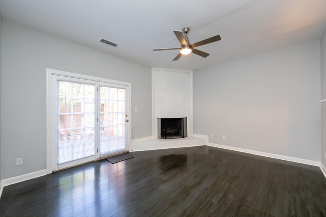 Building Photo - 510 N Poplar St