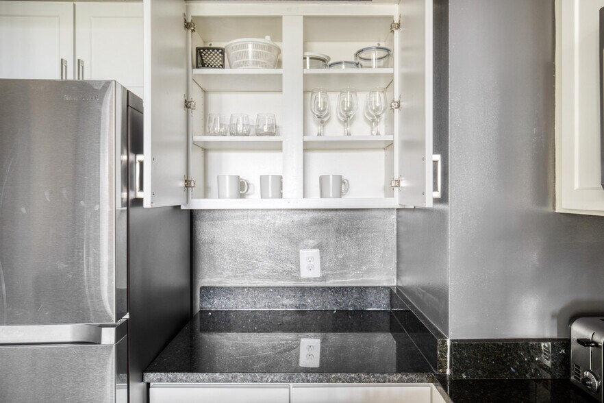 Building Photo - 4650 Washington Blvd