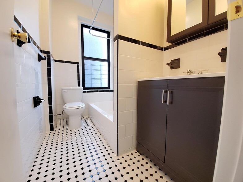 Building Photo - 1105 Morrison Ave