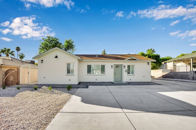 Primary Photo - Beautifully updated 3-bedroom, 2-bath single-story home located near the Downtown Arts District i...