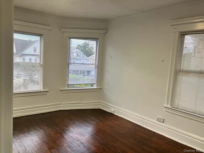 Building Photo - 104 Sickles Ave