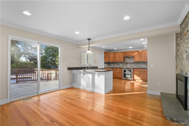 Building Photo - 33 Sycamore Rd