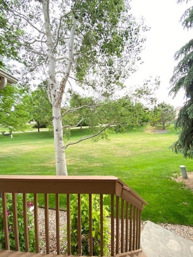 Building Photo - Large 3 Bedroom, 2.5 Bath Townhome with 2 car attached garage in Northwest Loveland, CO