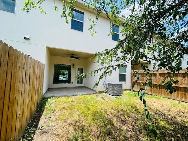 Building Photo - 504 Gale Ct