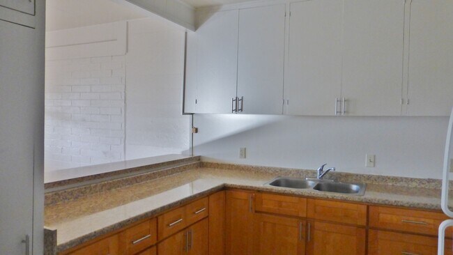 Building Photo - Prime location in the heart of Makiki 2 Be...