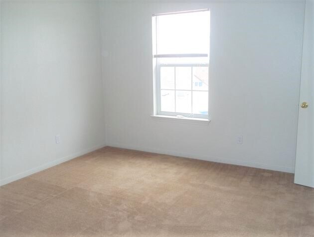 Building Photo - 4210 Primrose Dr