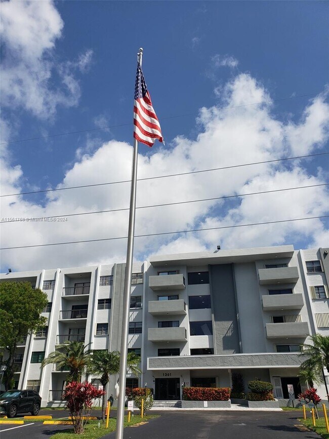 Building Photo - 1301 NE 7th St