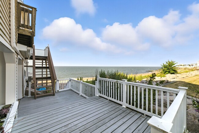 Building Photo - 62 Cosey Beach Ave