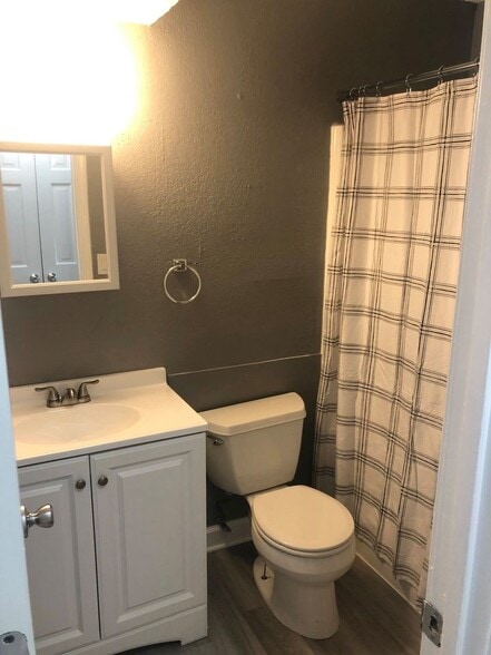 Building Photo - 300 N Thorpe St