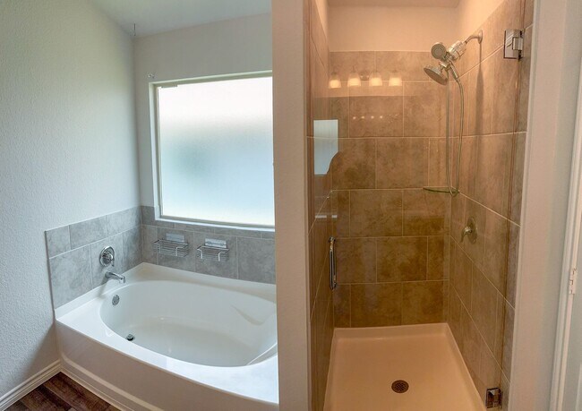 Building Photo - Available NOW This charming 1 story, 3 bed...