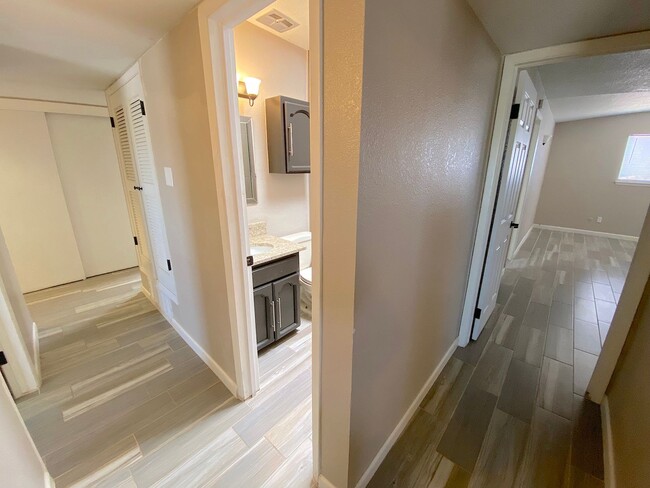 Building Photo - Northeast El Paso 3 bed with Refrig A/C