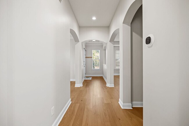 Building Photo - 10724 Alvarado Way