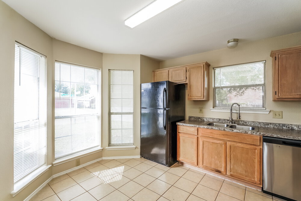 Building Photo - 4001 Periwinkle Dr