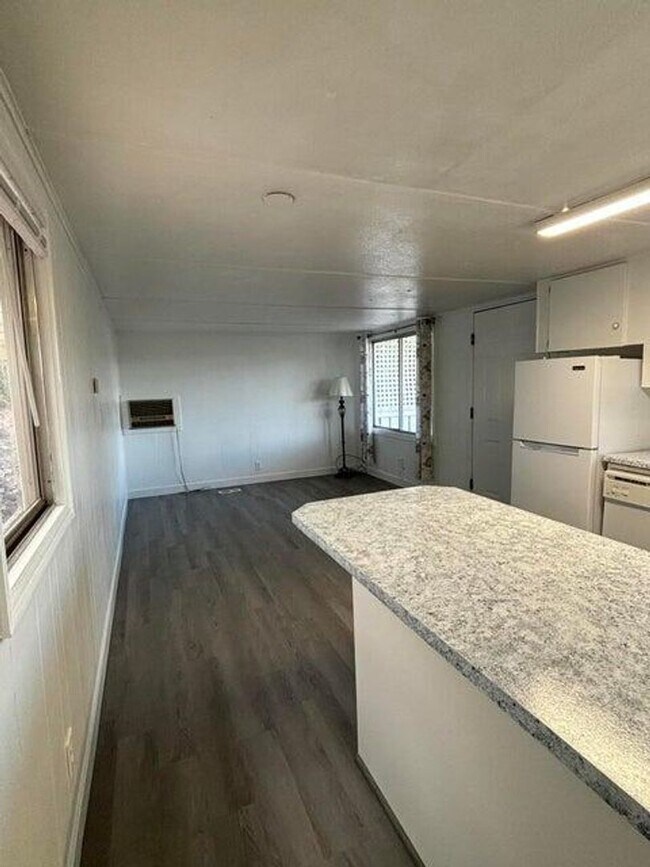 Building Photo - 2 Bed Home For Rent