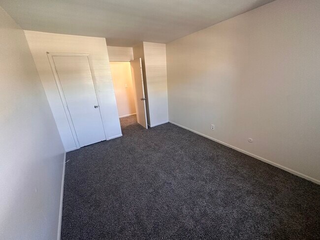 Building Photo - 3bed/2.5bath