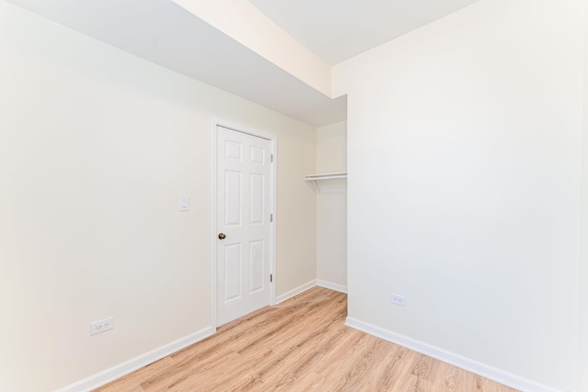 Building Photo - 5025 W Huron St