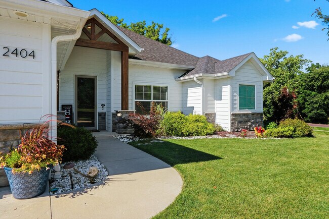 Building Photo - 2404 Baxley Dr