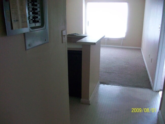 Building Photo - 1600 Park Cir