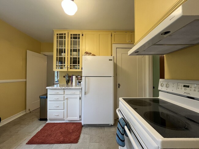 Building Photo - Charming Cottage Home with Timeless Character, Hardwood Floors, Flexible Living Spaces, and Expan...