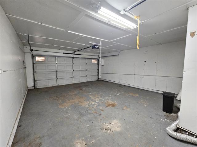 Building Photo - 1304 Oakhill Dr