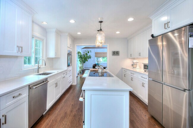 Building Photo - 11 Turkey Hill Cir