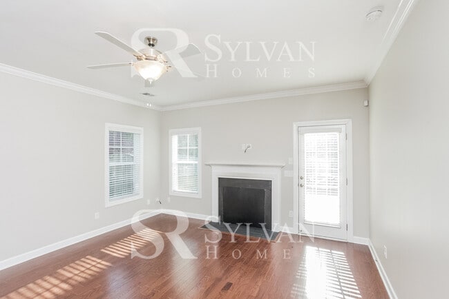 Building Photo - The living is easy in this lovely 5 bedroom, 2.5 bathroom home