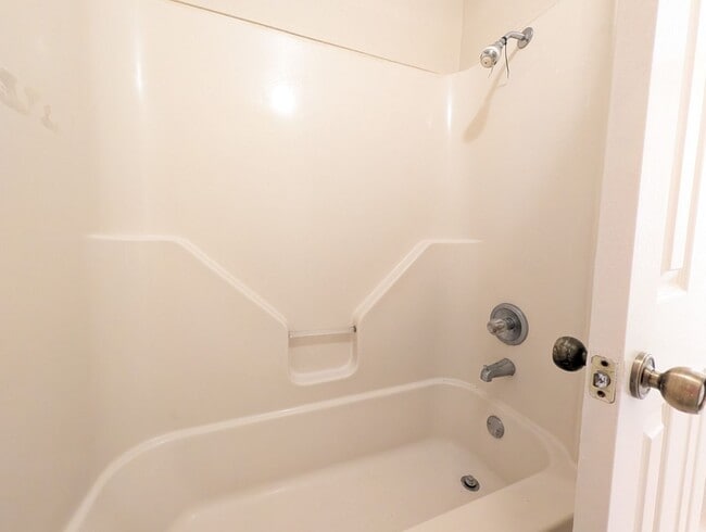 Building Photo - 2 Bedroom PG Townhome Now Available