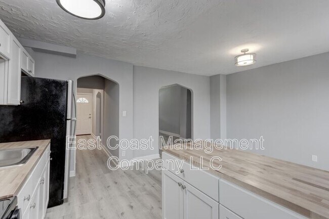 Building Photo - 4909 Edgemere Ave