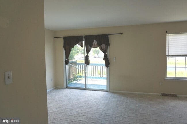 Building Photo - 141 Thames Dr