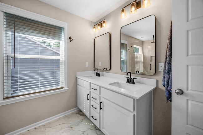 Building Photo - 5080 Mooreland Oaks Way