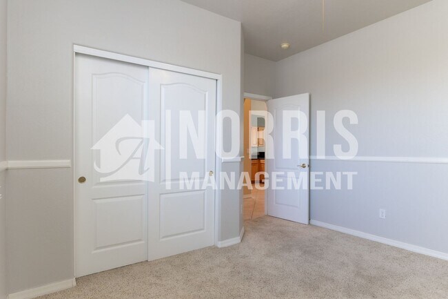 Building Photo - Beautiful Home Located in The Links