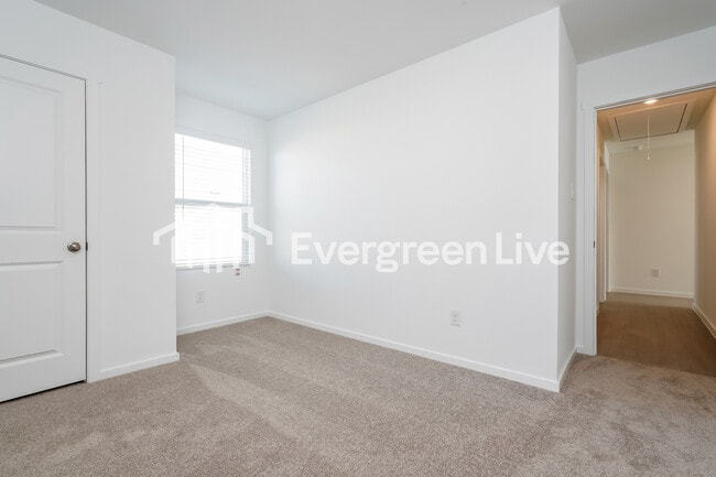 Building Photo - 10504 Desert Hawk Cir