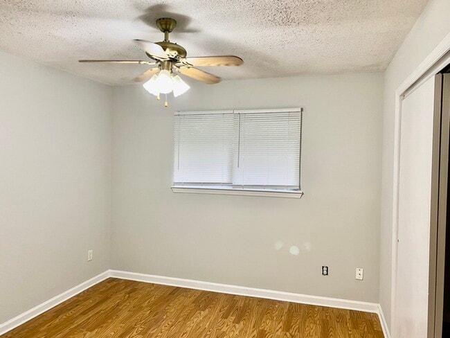 Building Photo - Red Bank 1Bed/1Bath Apartment