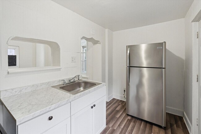 Building Photo - 3 Bedroom House North Philly- Will Accept 2 Bedroom Vouchers!