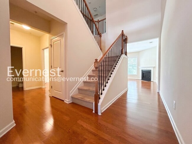 Building Photo - 3 Bed, 2.5 Bath Home with Attached Garage / Available Now!