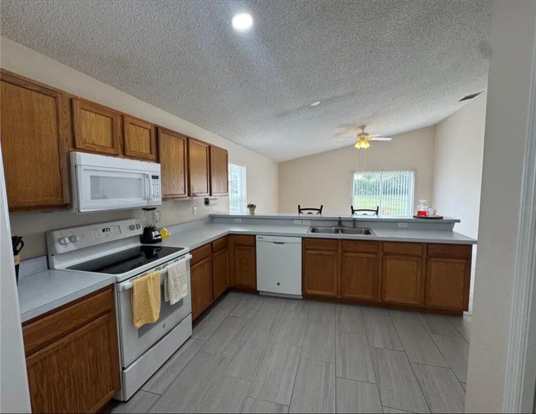 Building Photo - 649 Gazelle Dr
