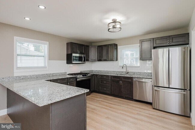 Building Photo - 630 Sequoia Dr