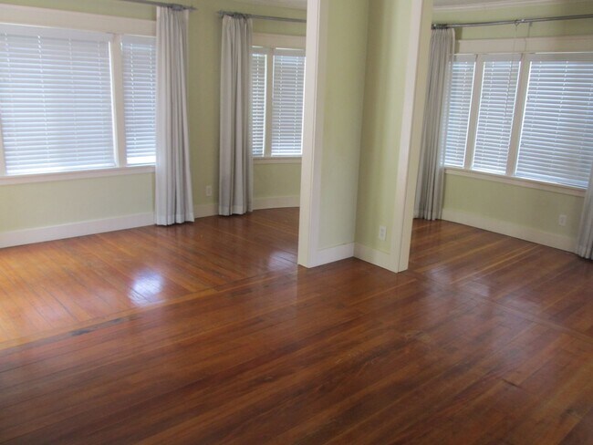 Building Photo - Gorgeous Classic Revival